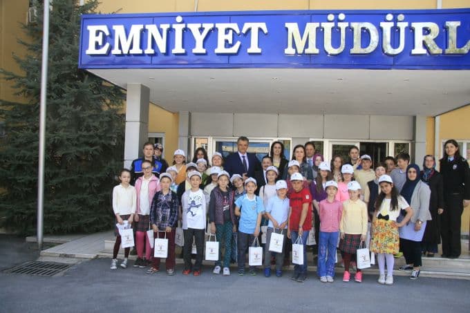 Bilgievi öğrencileri, Emniyet Müdürlüğü'nü gezdi