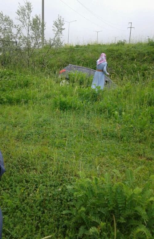Kontrolden çıkan otomobil tarlaya uçtu