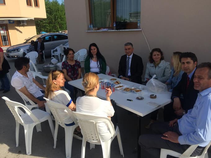 Kütüphane için kermes düzenledi 