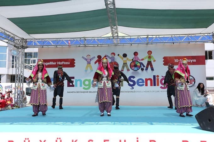 Engelli öğrenciler bu şenlikte buluştu