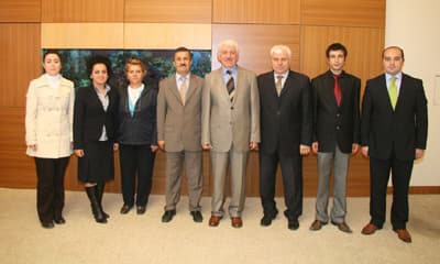 <font face="Arial" size="2"><br /><br />B&uuml;y&uuml;kşehir Belediyesi'nin okullarına bir&ccedil;ok katkı yaptığını s&ouml;yleyen Kolej M&uuml;d&uuml;r&uuml; Abdullah Şeny&uuml;z, <font color="#333399">&ldquo;Başkanımız sağolsun eğitim kurumlarına destek veriyor. Bizim okulumuza da belediyemiz tarafın bir&ccedil;ok hizmet kazandırıldı. Bu hizmetleri ayağımıza getiren ve eğitime destek veren başkanımıza okulum, &ouml;ğrencilerim ve velilerim adına teşekk&uuml;r ediyorum&rdquo;</font> diye konuştu.<br /></font>