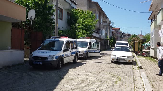 Havaya sıkılan kurşun yaşlı çiftin evine isabet etti