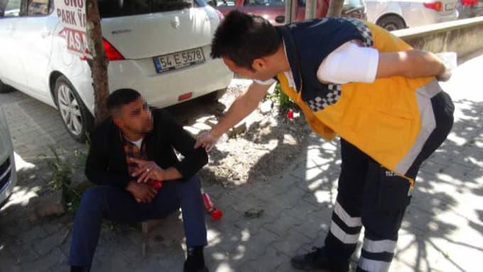 Bağımlı genç ambulansa binmek istemedi