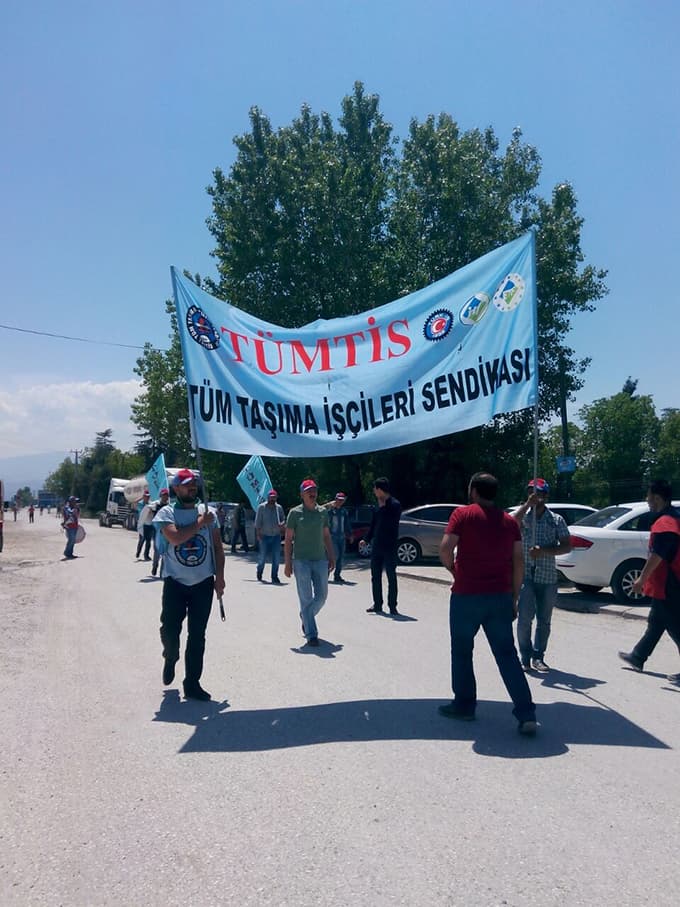 İşten çıkarılan işçiler için eylem yaptılar