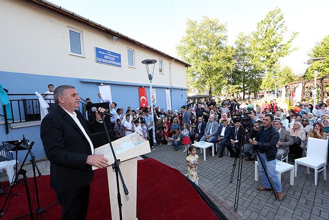 Toçoğlu, SAMEK Akyazı Yılsonu Sergisi açılışına katıldı