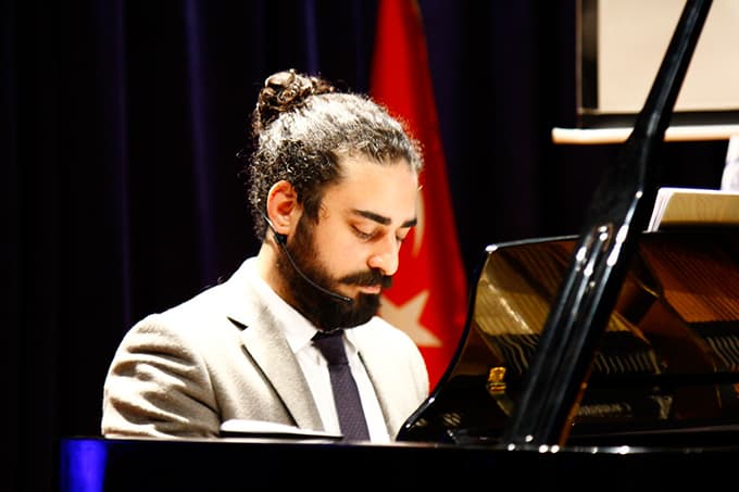 SAÜ'de piyano resitali düzenlendi