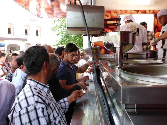 Şenol Morgül ruhuna lokma dağıtıldı