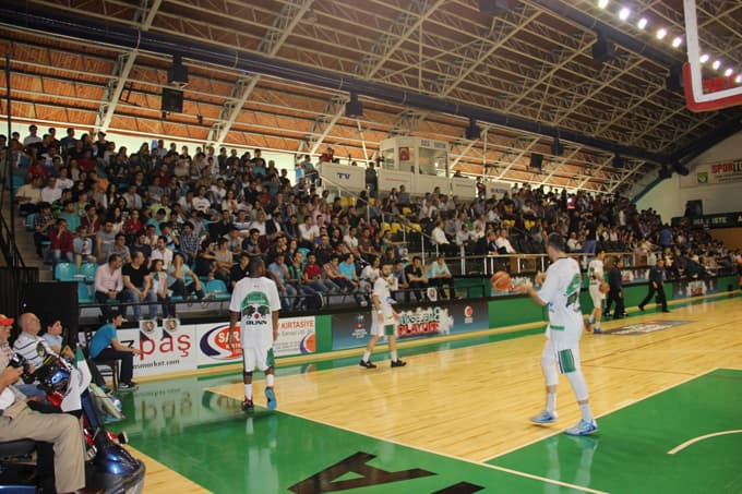 Büyükşehir Basketbol Takımı son saniyede yıkıldı