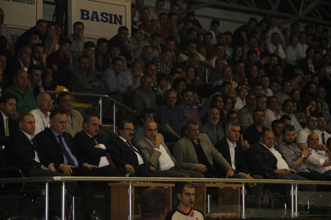 Büyükşehir Basketbol Takımı son saniyede yıkıldı