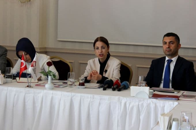 Bakan İslam, gazetecilere bakanlık programlarını anlattı