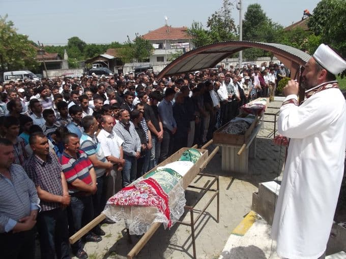 Anne ve iki kızı feci kazada hayatını kaybetti