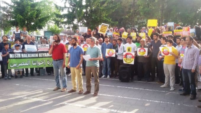 Mursi için verilen idam kararına Sakarya'da tepki