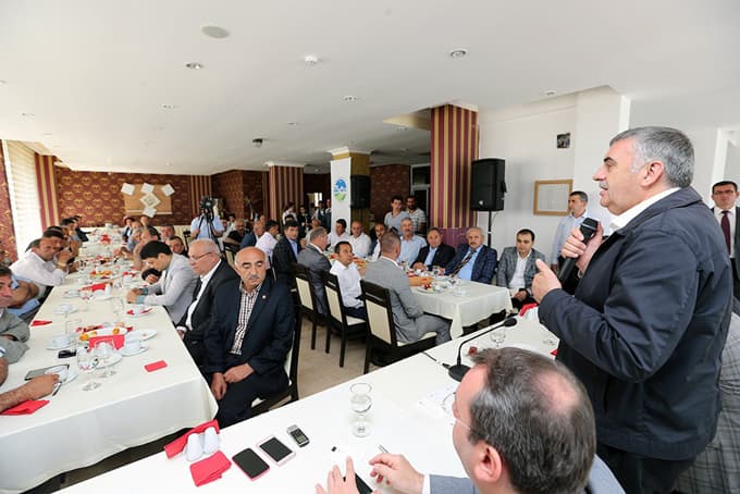 Toçoğlu muhtarlarla buluştu müjdeleri sıraladı