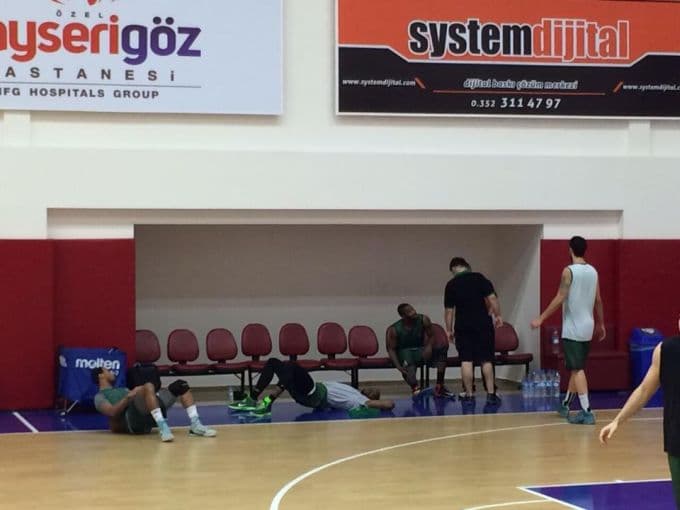 Büyükşehir Basket seride durumu 1-1'e getirdi