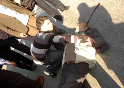 Kanlar İçinde Olan Yaralı Dakikalarca Ambulans Bekledi