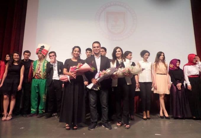 Liseli öğrencilerden duygusal final