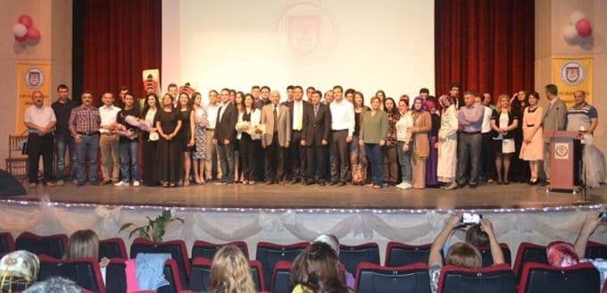 Liseli öğrencilerden duygusal final