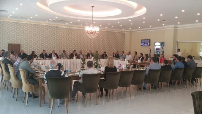 MHP'li adaylar genç iş adamları ile birlikte