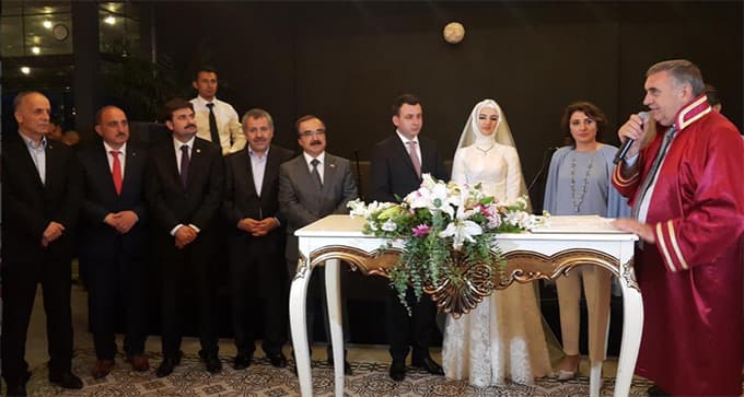 Belediye Başkanı Toçoğlu, kızının nikahını kıydı 