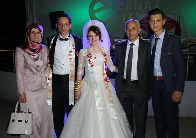 Tezbiten ve Üresin ailelerinin mutlu günü 