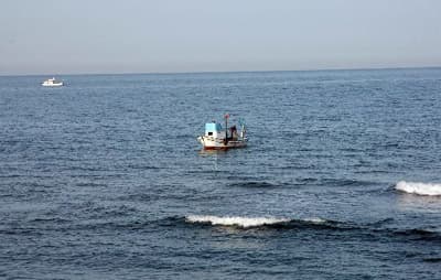 Denizin Ortasında 3 Saat Teknesini Tamir Etti