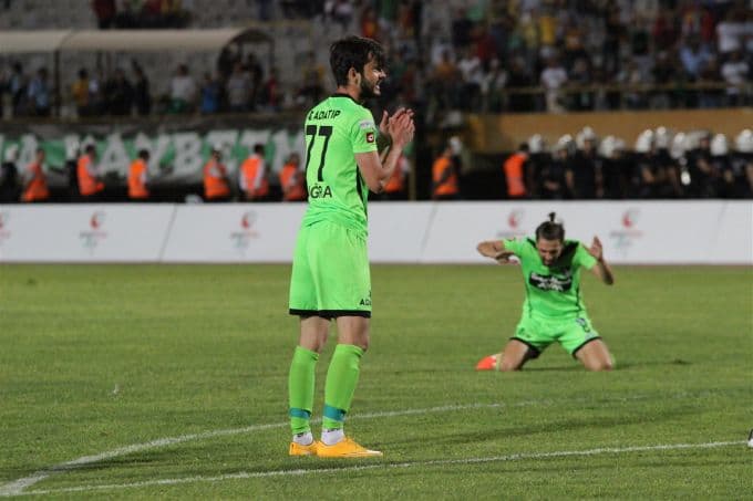 Sakaryaspor'un şampiyonluk hayali kötü bitti