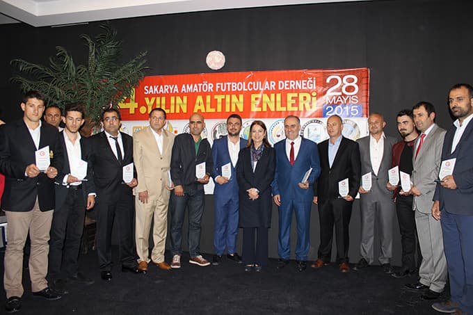 Romanlardan Bakan İslam'a davullu zurnalı karşılama