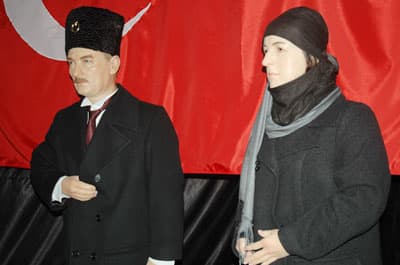 Atatürk ve Latife Hanım'ın Heykelleri Hayran Bıraktı