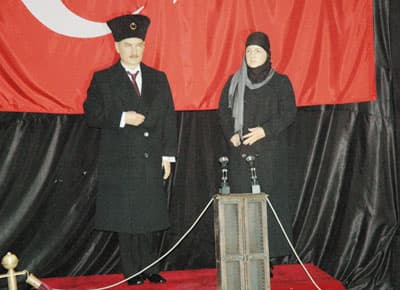 Atatürk ve Latife Hanım'ın Heykelleri Hayran Bıraktı