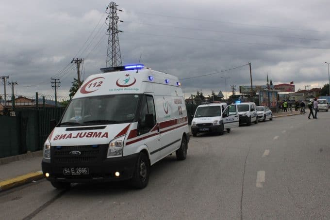 Alkollü sürücünün kullandığı otomobil fabrika bahçesine uçtu