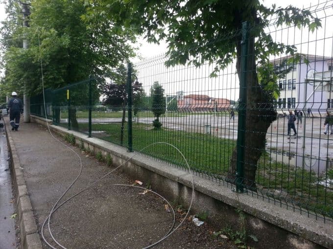 Sınav günü kopan elektrik telleri tehlike yarattı