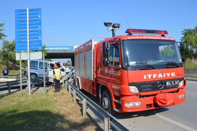Refüje çarpan panelvan bu hale geldi