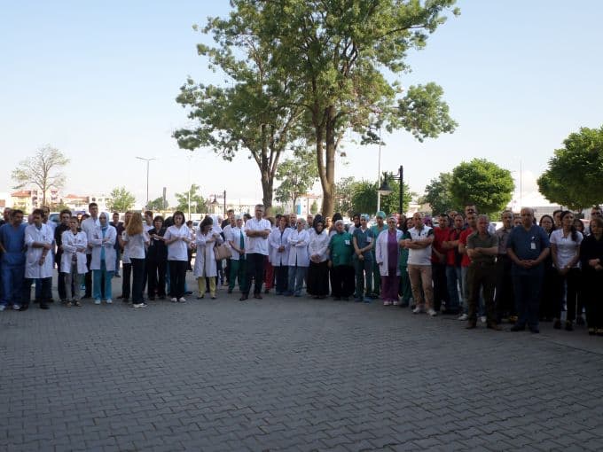 Doktor cinayeti Sakarya'da protesto edildi