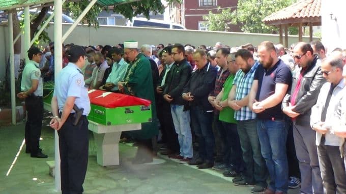 Emekli şube müdürü son yolculuğuna uğurlandı