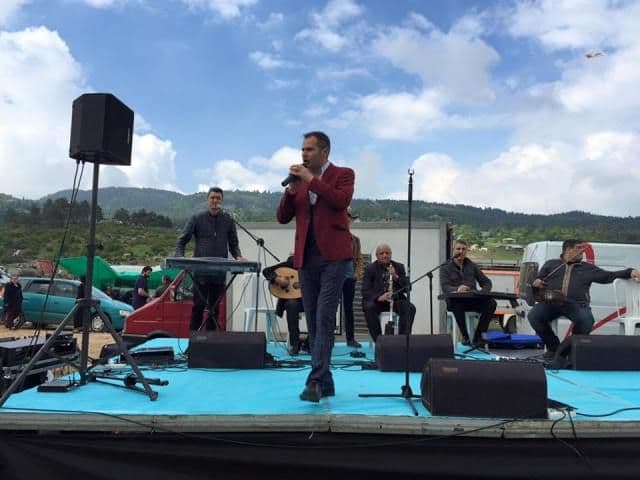 Akif Yener sevilen parçalarını Taraklılılar için seslendirdi