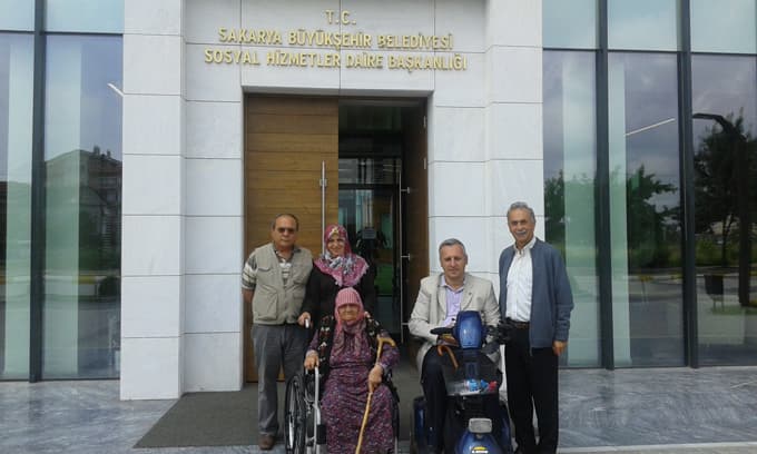 Oy kullanan engelli vatandaşlar memnuniyetlerini ifade etti