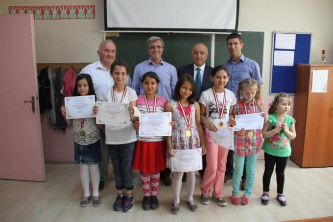 12 bin öğrenciye karne hediyesi dağıtıldı