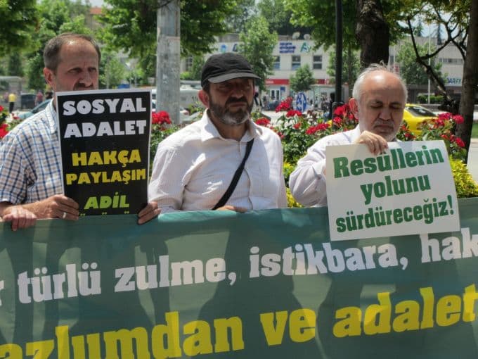 "Siyasilerin değil, halkın isteklerine bakın"