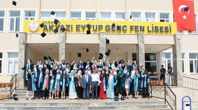 Akyazı Fen Lisesi, ilk mezunlarını verdi