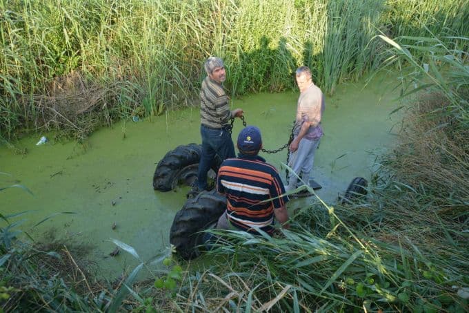 Sulama kanalına düşen traktörün sürücüsü hayatını kaybetti