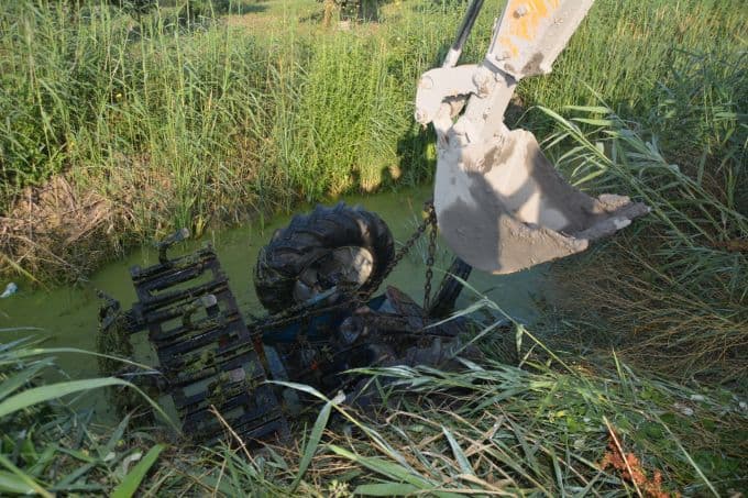 Sulama kanalına düşen traktörün sürücüsü hayatını kaybetti