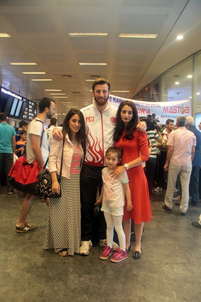Enes Erkan, Türkiye'de coşkuyla karşılandı