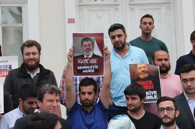 Mursi'ye idam kararı Sakarya'da protesto edildi
