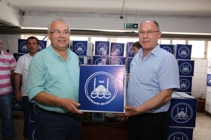 Belediye personeline erzak dağıtıldı