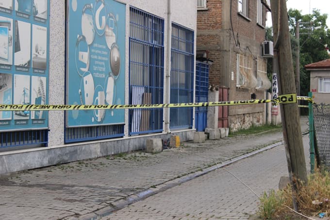 Şüpheli paket polis ekiplerini alarma geçirdi