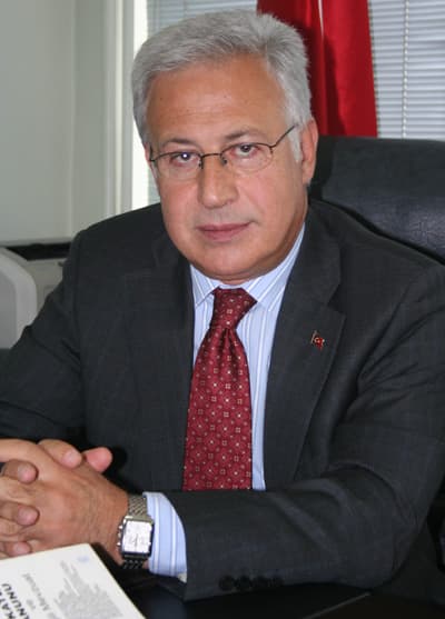 <font face="Arial" size="2">Baronun g&ouml;revi gereği bu konunun takip&ccedil;isi olacağını anlatan &Ouml;ktem, ş&ouml;yle konuştu: <font color="#333399">&quot;Gerektiği yerde gerektiği bi&ccedil;imde konu ile ilgilenecek. Bu konunun a&ccedil;ığa &ccedil;ıkmasını ve aydınlatılmasını bekliyoruz. Adalet Bakanlığı bu konu &uuml;zerinde hassas. Cumhuriyet Savcılığı ve biz bu konu &uuml;zerine &ccedil;ok hassasız.&quot;</font> </font><p><font face="arial,helvetica,sans-serif"><font size="2">Olayla ilgili detaylı bilgi i&ccedil;in </font><a href="../../../others/haber.php?xnumber2=18675"><font size="2">tıklayın</font></a><font size="2">.</font></font></p>