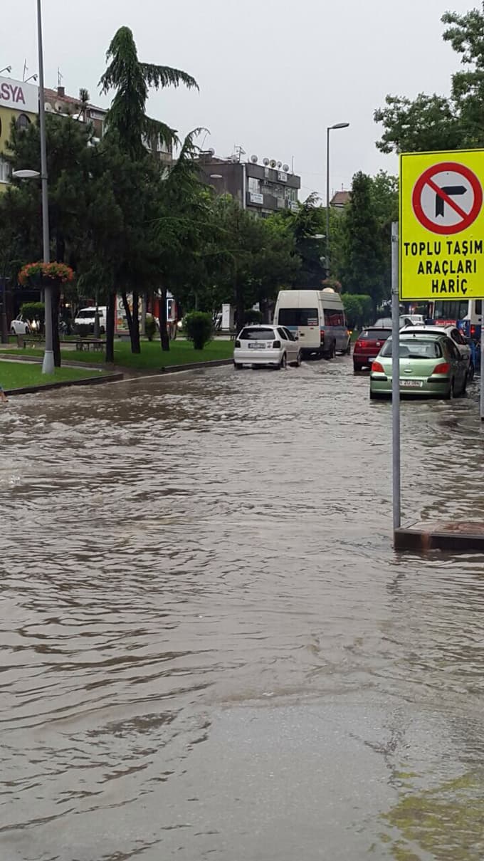 Şehir su altında kaldı