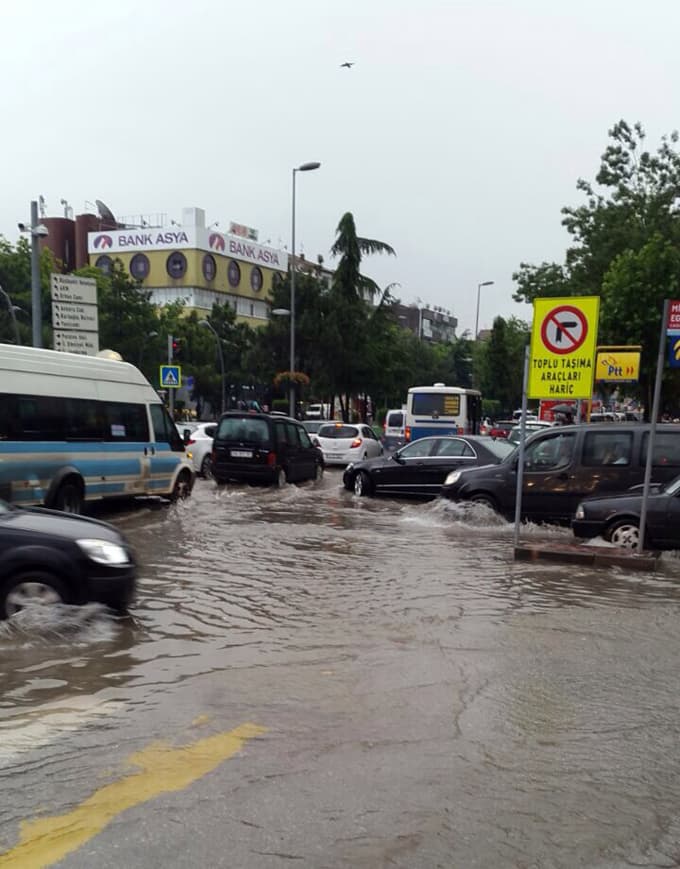 Şehir su altında kaldı