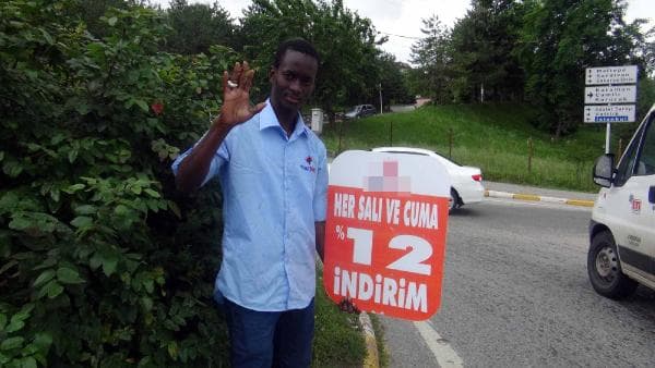Senegalli Hamdi, böyle para kazanıyor