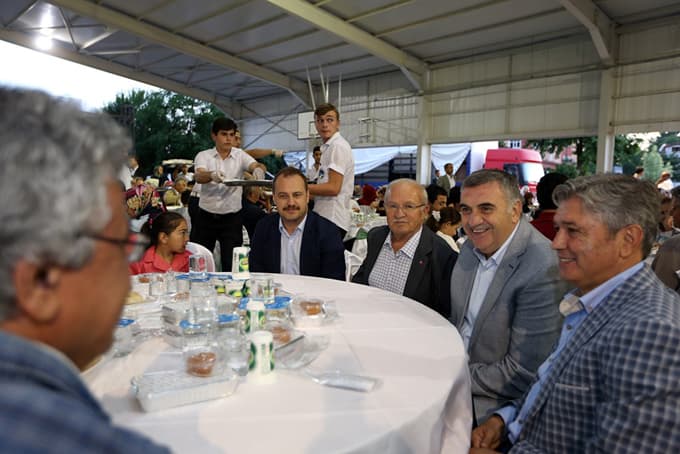 Söğütlü, kardeşlik sofralarında buluştu